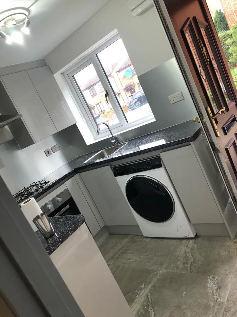 SPQR Contractors kitchen fitting work in London and Essex
